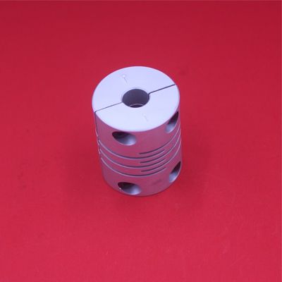KYB-M700H-000   0916D333 COUPLANT des pièces de Hitachi Smt